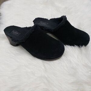 Crocs Sarah Dual Comfort Clogs Sz 7 Mule Shoes Faux Fur 203414 Block Heel Black